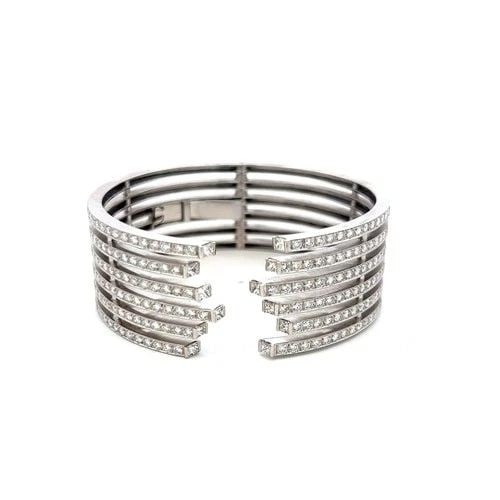 6.00 CARAT ROUND BRILLIANT I VS1 DIAMOND 18 KARAT WHITE GOLD CUFF BRACELET: 6.00 CARAT ROUND BRILLIANT I VS1 DIAMOND 18K WHITE GOLD CUFF BRACELET Title: 6.00 Carat I VS1 Diamond 18 Karat White Gold Cuff Bracelet Style: Cuff Metal: 18 Karat White Gold Gemstone 1: 6 Carat Diamo