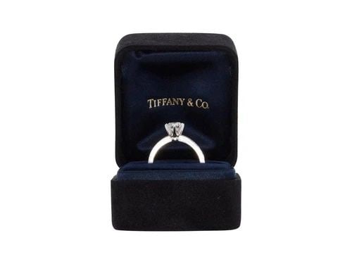 TIFFANY & CO 0.91 CARAT ROUND BRILLIANT E VVS2 DIAMOND PLATINUM ENGAGEMENT RING: TIFFANY & CO 0.91 CARAT ROUND BRILLIANT E VVS2 DIAMOND PLATINUM ENGAGEMENT RING Title: Tiffany & Co 0.91 Carat Round Brilliant E VVS2 Diamond Platinum Engagement Ring Style: Engagement Metal: Platinum