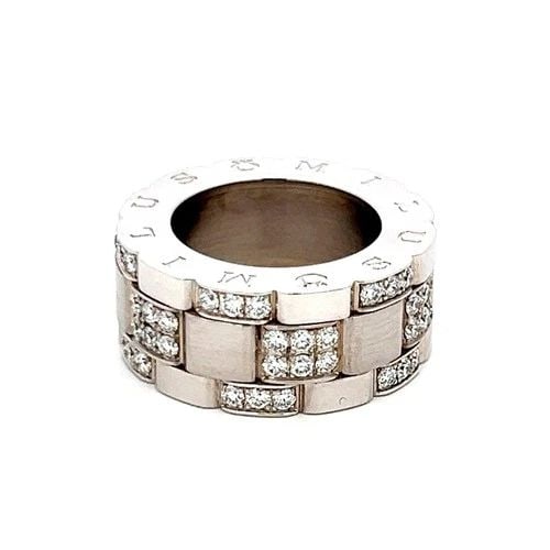 MILUS 1.50 CARAT ROUND BRILLIANT G VS2 DIAMOND 18 KARAT WHITE GOLD BAND RING: MILUS 1.50 CARAT ROUND BRILLIANT G VS2 DIAMOND 18 KARAT WHITE GOLD BAND RING Designer: MILUS Title: Milus 1.50 Carat Round Brilliant G VS2 Diamond 18 Karat White Gold Band Ring Style: Band Metal: 18 K