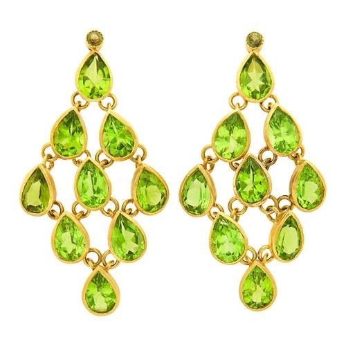 VINTAGE 18K YELLOW GOLD 33.40 CARAT PERIDOT CHANDELIER EARRING: VINTAGE 18K YELLOW GOLD 33.40 CARAT PERIDOT CHANDELIER EARRING Vintage 18 Karat Yellow Gold 33.40 Carat Peridot Chandelier Earring 18k 33.4 Carat Details Department Unisex Adults Main Stone 33.4 Carat