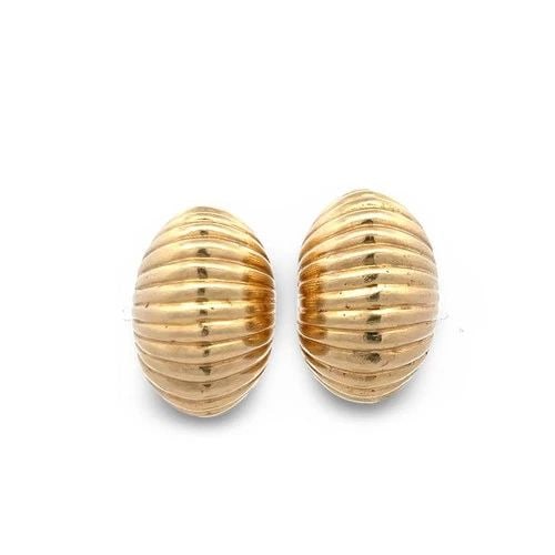 VINTAGE 14 KARAT YELLOW GOLD CLIP ON EARRINGS 1X0.6X0.5 IN 25.2G: VINTAGE 14 KARAT YELLOW GOLD CLIP ON EARRINGS 1X0.6X0.5 IN 25.2G VINTAGE 14 KARAT YELLOW GOLD CLIP ON EARRINGS 1X0.6X0.5 IN 25.2G $5,620.00 PRODUCT DESCRIPTION Detailed Description: Elevate your style