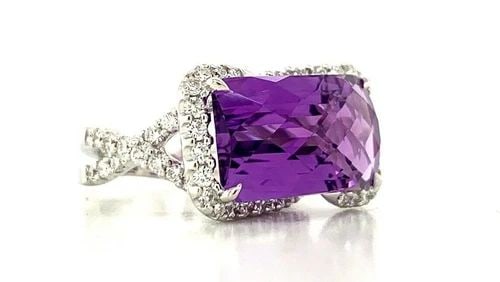 LANE CRAWFORD 18K WHITE GOLD DIAMOND AMETHYST RING: LANE CRAWFORD 18K WHITE GOLD DIAMOND AMETHYST RING Enhance your jewelry collection with this stunning Lane Crawford 18K White Gold Diamond Amethyst Ring Crafted with exquisite attention to detail, thi