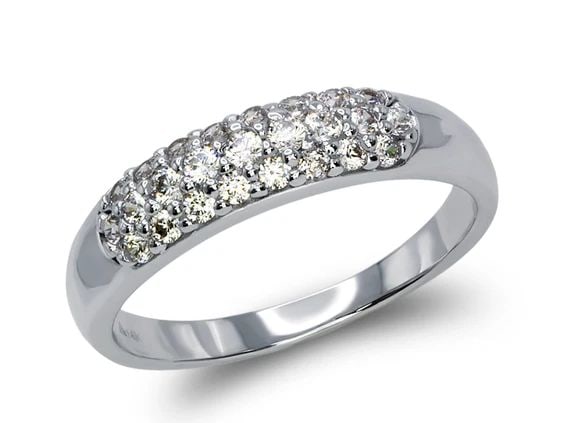 NEW 14K WHITE GOLD LADIES FANCY WHITE RING: NEW 14K WHITE GOLD LADIES FANCY WHITE RING LADIES FANCY WHITE RING NEW 14K WHITE GOLD Apx. WIDTH: 4mm Apx. WEIGHT: 2.4g