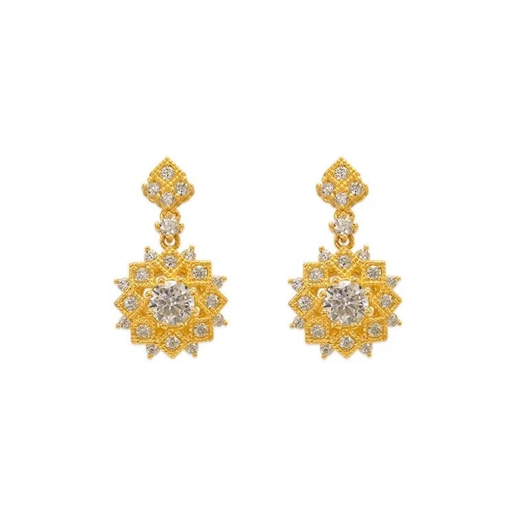 NEW 14K YELLOW GOLD FANCY DIAMOND CUT FLOWER STUD EARRINGS: NEW 14K YELLOW GOLD FANCY DIAMOND CUT FLOWER STUD EARRINGS FANCY DIAMOND CUT FLOWER STUD EARRINGS NEW 14K YELLOW GOLD Width: Approx. 10x18mm Apx WEIGHT: 2.3g