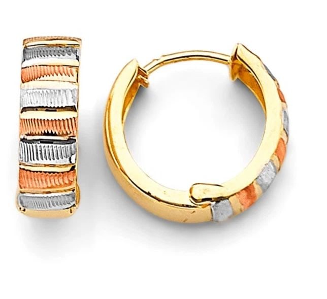 NEW 14K TRI COLOR GOLD HUGGIES EARRINGS: NEW 14K TRI COLOR GOLD HUGGIES EARRINGS HUGGIES EARRINGS NEW 14K TRI COLOR GOLD Height : 15 mm Width : 15 mm Weight : 1.6g