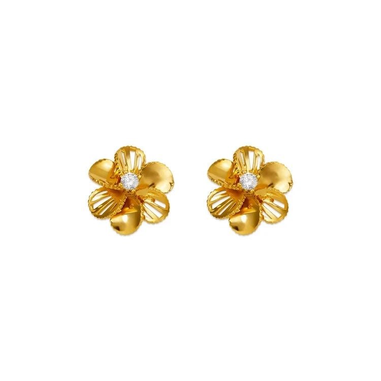 NEW 14K YELLOW GOLD FANCY FLOWER STUD EARRINGS: NEW 14K YELLOW GOLD FANCY FLOWER STUD EARRINGS FANCY FLOWER STUD EARRINGS NEW 14K YELLOW GOLD Width: Approx. 11.5mm Apx WEIGHT: 2.1g