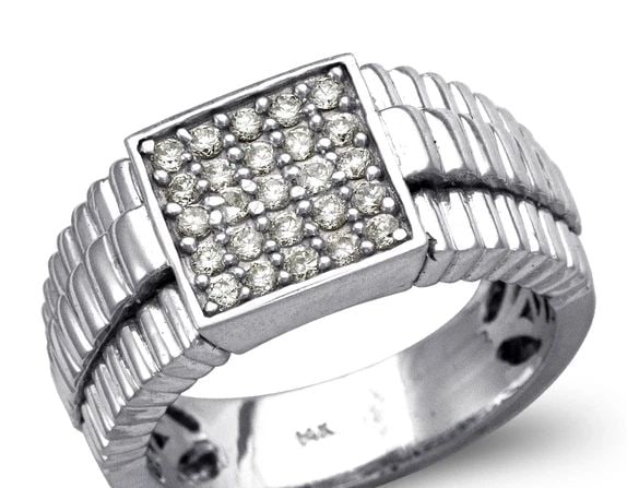 NEW 14K WHITE GOLD MEN'S WHITE CLUSTER RING: NEW 14K WHITE GOLD MEN'S WHITE CLUSTER RING MEN'S WHITE CLUSTER RING NEW 14K WHITE GOLD Apx. WIDTH: 11mm Apx. WEIGHT: 12.8g