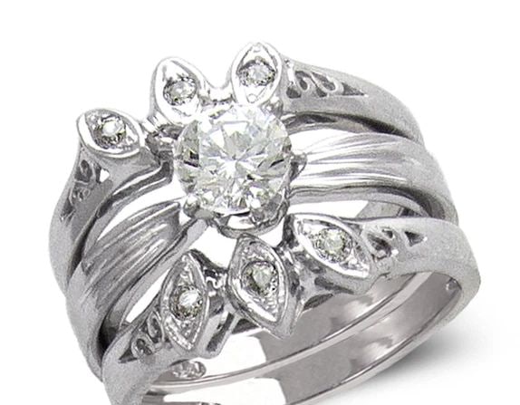 NEW 14K WHITE GOLD LADIES FASHION WHITE SOLITAIRE RING: NEW 14K WHITE GOLD LADIES FASHION WHITE SOLITAIRE RING LADIES FASHION WHITE SOLITAIRE RING NEW 14K WHITE GOLD Apx. WIDTH: 3mm Apx. WEIGHT: 11.1g