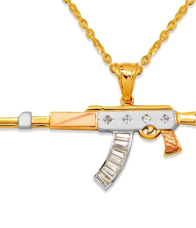 NEW 14K TRICOLOR GOLD FANCY RIFLE PENDANT: NEW 14K TRICOLOR GOLD FANCY RIFLE PENDANT FANCY RIFLE PENDANT NEW 14K TRICOLOR GOLD Apx. WIDTH: 84x26mm Apx WEIGHT: 11.1g