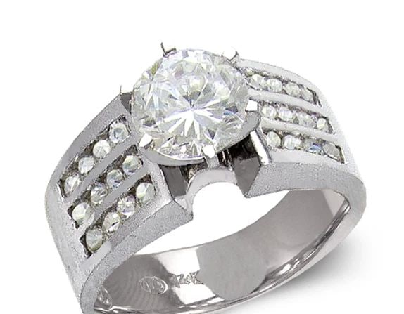 NEW 14K WHITE GOLD LADIES FASHION WHITE SOLITAIRE RING: NEW 14K WHITE GOLD LADIES FASHION WHITE SOLITAIRE RING LADIES FASHION WHITE SOLITAIRE RING NEW 14K WHITE GOLD Apx. WIDTH: 8mm Apx. WEIGHT: 8.9g