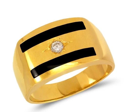 NEW 14K YELLOW GOLD MEN'S FULL CUT ONYX RING: NEW 14K YELLOW GOLD MEN'S FULL CUT ONYX RING MEN'S FULL CUT ONYX RING NEW 14K YELLOW GOLD SIZE Apx: 12mm Apx WEIGHT: 8.7g