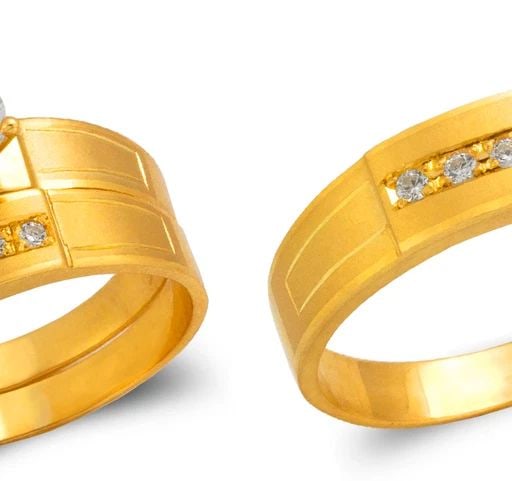 NEW 14K YELLOW GOLD WEDDING TRIO RING SET: NEW 14K YELLOW GOLD WEDDING TRIO RING SET WEDDING TRIO RING SET NEW 14K YELLOW GOLD Apx. SIZE: 6mm Apx. WEIGHT: 7.7g