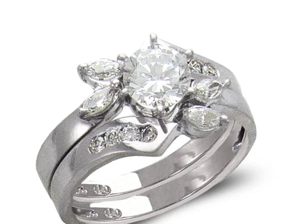 NEW 14K WHITE GOLD LADIES FASHION WHITE SOLITAIRE RING: NEW 14K WHITE GOLD LADIES FASHION WHITE SOLITAIRE RING LADIES FASHION WHITE SOLITAIRE RING NEW 14K WHITE GOLD Apx. WIDTH: 5mm Apx. WEIGHT: 7.5g