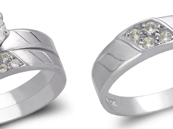 NEW 14K WHITE GOLD WHITE WEDDING TRIO RING SET: NEW 14K WHITE GOLD WHITE WEDDING TRIO RING SET WHITE WEDDING TRIO RING SET NEW 14K WHITE GOLD Apx. WIDTH: 6mm Apx. WEIGHT: 7.1g