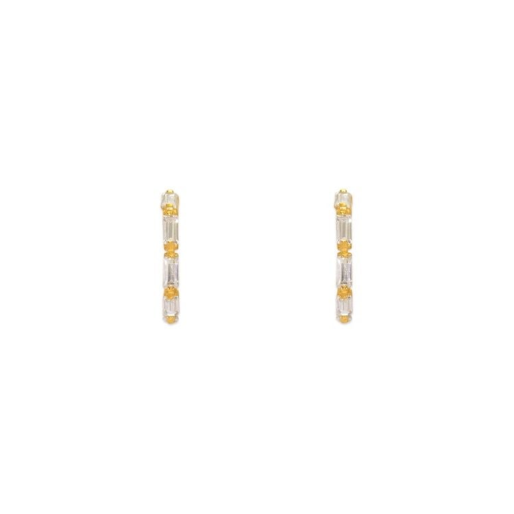 NEW 14K YELLOW GOLD HUGGIE DESIGN STUD EARRINGS: NEW 14K YELLOW GOLD HUGGIE DESIGN STUD EARRINGSHUGGIE DESIGN STUD EARRINGSNEW 14KYELLOW GOLDWidth: Approx. 1.5x13mmApx WEIGHT: 0.7g