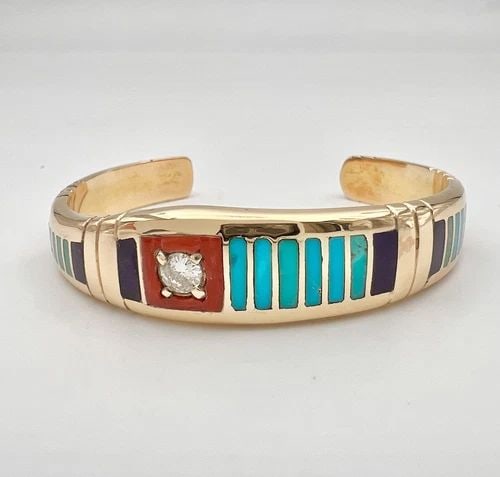 NAVAJO 18K YELLOW GOLD .50CT DIAMOND CHAROITE & CORAL & TURQUOISE CUFF BRACELET: NAVAJO 18K YELLOW GOLD .50CT DIAMOND CHAROITE & CORAL & TURQUOISE CUFF BRACELET Vtg Navajo 18K Yellow Gold .50ct Diamond Fire Opal Charoite Malachite Cuff Bracelet Cuff is 5" Tip to Tip and has a 1 1/