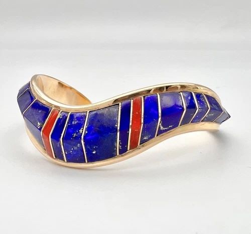 VTG NAVAJO 14K YELLOW GOLD NATURAL LAPIS LAZULI & CORAL ZIG ZAG CUFF BRACELET: VTG NAVAJO 14K YELLOW GOLD NATURAL LAPIS LAZULI & CORAL ZIG ZAG CUFF BRACELET Vtg Navajo 14K Yellow Gold Natural Lapis Lazuli & Coral Zig Zag Cuff Bracelet Cuff is 5 1/4" Tip to Tip and has a Almost 1
