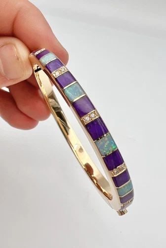 VTG NAVAJO 14K YELLOW GOLD NATURAL SUGILITE & FIRE OPAL DIAMOND BANGLE BRACELET: VTG NAVAJO 14K YELLOW GOLD NATURAL SUGILITE & FIRE OPAL DIAMOND BANGLE BRACELET Vtg Navajo 14K Yellow Gold Natural Sugilite & Fire Opal Diamond Bangle Bracelet Bangle Will Fit A Wrist Up to 6 1/2" Lon