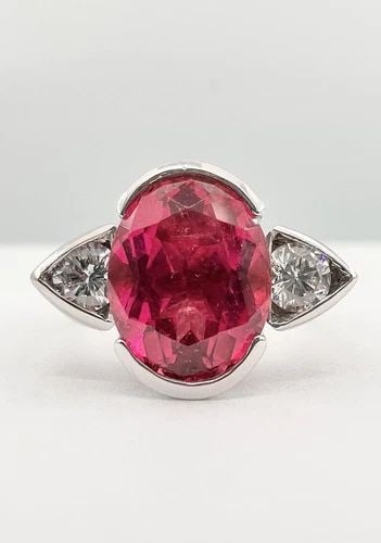 DESIGNER MODERNIST 14K WHITE GOLD 4CT HOT PINK TOURMALINE VS .50CT DIAMOND RING: DESIGNER MODERNIST 14K WHITE GOLD 4CT HOT PINK TOURMALINE VS .50CT DIAMOND RING Designer Modernist 14k White Gold 4ct HOT Pink Tourmaline VS .50ct Diamond Ring Size: 6 Weight is 11.2 Grams on my scale