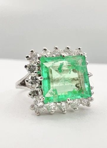 VINTAGE 14K WHITE GOLD 3.50CT GREEN EMERALD & 1.25CT DIAMOND HALO RING (1 of 2)