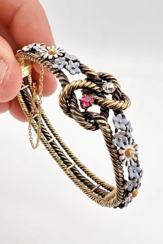 VICTORIAN 14K GOLD ENAMEL DAISY FLOWERS ROSE CUT DIAMOND & RUBY BANGLE BRACELET: VICTORIAN 14K GOLD ENAMEL DAISY FLOWERS ROSE CUT DIAMOND & RUBY BANGLE BRACELET Victorian 14k Gold Enamel Daisy Flowers Rose Cut Diamond & Ruby Bangle Bracelet Wearable Length is Around 6.25" - 6.5" B