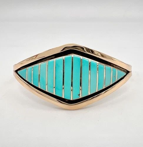 VINTAGE ZUNI 14K YELLOW GOLD NATURAL FLUSH BLUE TURQUOISE CUFF BRACELET: VINTAGE ZUNI 14K YELLOW GOLD NATURAL FLUSH BLUE TURQUOISE CUFF BRACELET Rare Vintage Zuni 14K Yellow Gold Natural Flush Blue Turquoise Cuff Bracelet Cuff is 5" Tip to Tip and has a 1" Adjustable Gap C