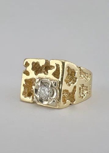 VINTAGE RETRO 14K YELLOW GOLD ROUND .36CT DIAMOND CHUNKY NUGGET MEN’S RING 15.5G: VINTAGE RETRO 14K YELLOW GOLD ROUND .36CT DIAMOND CHUNKY NUGGET MEN’S RING 15.5G Vintage Retro 14k Yellow Gold Round .36ct Diamond Chunky Nugget Men’s Ring 15.5g Ring Size: 9.5 - Can Be Resized To