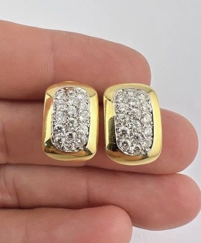 ESTATE FINE 18K YELLOW GOLD 1.28TCW NATURAL DIAMOND HUGGIE OMEGA BACK EARRINGS: ESTATE Fine 18K Yellow Gold 1.28tcw Natural Diamond Huggie Omega Back Earrings Face Of Size: Around 3/4" Tall & Around 1/2" Wide Total Weight is 10.4 Grams on my scale Metal: 18k White Gold - Hallmark