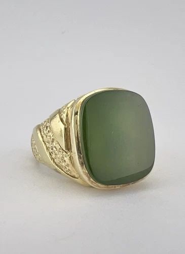ANTIQUE 14K YELLOW GOLD GREEN NEPHRITE JADE SIGNET ENGRAVED TWIST RING 15.5G: ANTIQUE 14K YELLOW GOLD GREEN NEPHRITE JADE SIGNET ENGRAVED TWIST RING 15.5G Antique 14k Yellow Gold Green Nephrite Jade Signet Engraved Twist Ring Ring Size: 8.25 - Can Be Resized Metal: 14k Yellow G