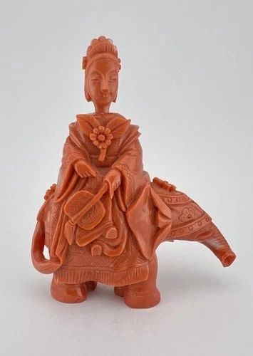 95G OLD CHINESE HAND CARVED RED MOMO CORAL FLORAL GODDESS ELEPHANT SNUFF BOTTLE (1 of 2)