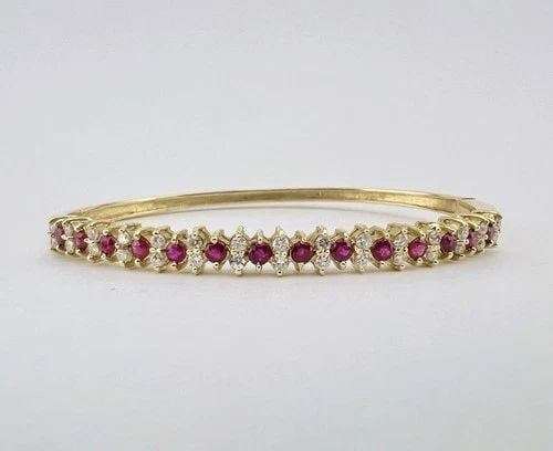 VINTAGE 14K YELLOW GOLD RUBY & DIAMOND CLUSTER HINGED BANGLE BRACELET 12.2G: VINTAGE 14K YELLOW GOLD RUBY & DIAMOND CLUSTER HINGED BANGLE BRACELET 12.2G Vintage 14k Yellow Gold Ruby & Diamond Cluster Hinged Bangle Bracelet 12.2g Size: Will Fit A Wrist Up to 6 3/4" Around & Its