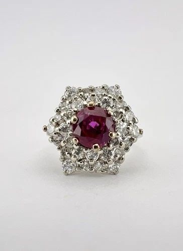 VTG 14K WHITE GOLD 1CT BURMA RUBY & 1.00CT DIAMOND CLUSTER COCKTAIL STAR RING: Vtg 14K White Gold 1ct Burma Ruby & 1.00ct Diamond Cluster Cocktail Star Ring Ring Size: 6.75 - Can Be Resized Weight is 5.0 Grams on my scale Metal: 14k White Gold - Hallmarked Amazing Natural Ruby's