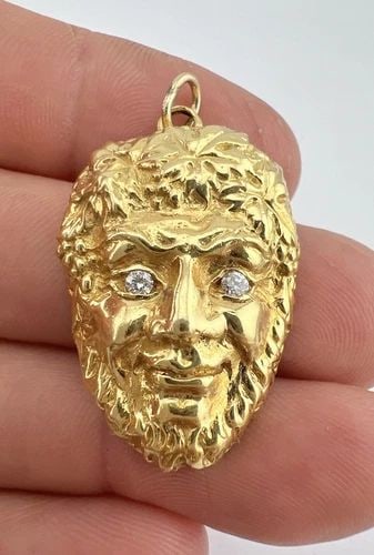 ANTIQUE 18K YELLOW GOLD 3D MYTHOLOGICAL CREATURE FACE & DIAMOND PENDANT 13.3G: ANTIQUE 18K YELLOW GOLD 3D MYTHOLOGICAL CREATURE FACE & DIAMOND PENDANT 13.3G Antique 18k Yellow Gold 3D Mythological Creature Face & Diamond Pendant 13.3g Size: 1 5/8" Tall With bail By 7/8" Wide And