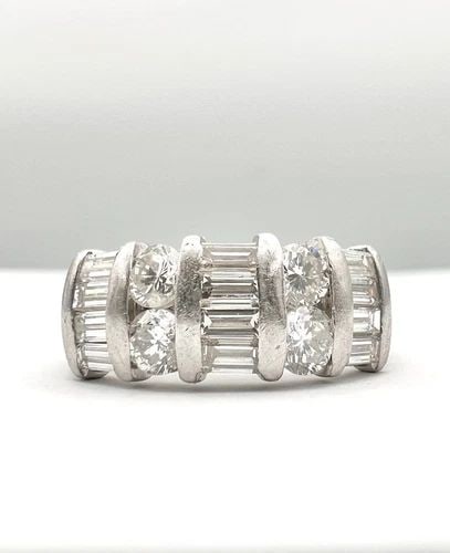 DESIGNER FINE 950 PLATINUM 2.32TCW ROUND & BAGUETTE DIAMOND RING 13G: DESIGNER FINE 950 PLATINUM 2.32TCW ROUND & BAGUETTE DIAMOND RING 13G Designer Fine 950 Platinum 2.32tcw VS Round & Baguette Diamond Ring Metal: 950 Platinum - Test Positive Ring Size: 7.5 - Can Be Re 