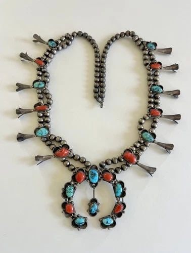 31" VTG NAVAJO STERLING SILVER TURQUOISES & CORAL SQUASH BLOSSOM NECKLACE 188.5G: 31" VTG Navajo Sterling Silver Turquoises & Coral Squash Blossom Necklace 188.5g This Amazing necklace features huge specimens Natural Red Coral & Webbed Kingman Turquise, secure in a Smooth bezel. Ne