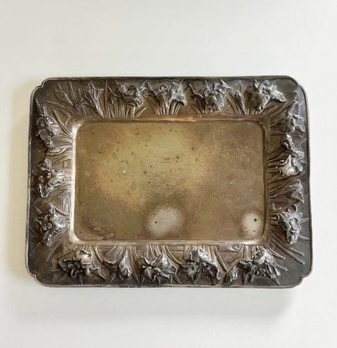 ANTIQUE MEIJI JAPANESE WATANABE ZO, YOKOHAMA PURE SILVER IRISES FLOWER TRAY 432G (1 of 2)