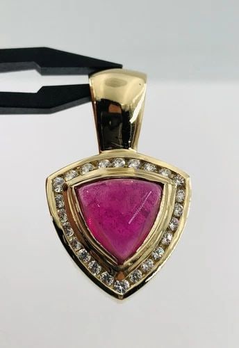 14K YELLOW GOLD CABOCHON NATURAL RUBELLITE TOURMALINE & WHITE SAPPHIRE PENDANT: 14K YELLOW GOLD CABOCHON NATURAL RUBELLITE TOURMALINE & WHITE SAPPHIRE PENDANT 14k Yellow Gold Cabochon Natural Rubellite Tourmaline & White Sapphire Pendant Size: Over 1 1/4" Tall By 3/4" Wide Weight