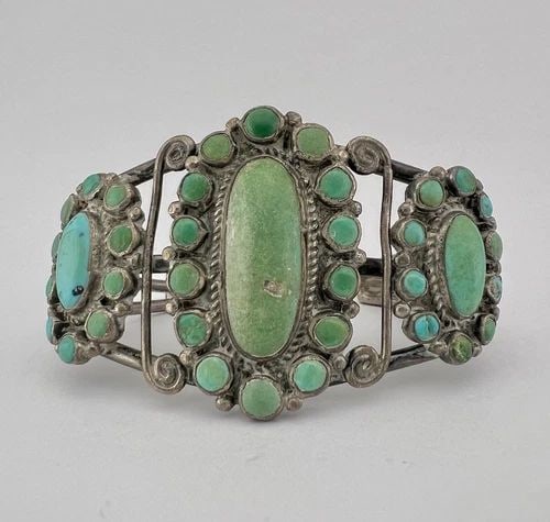 1920'S EARLY ZUNI COIN SILVER GREEN CERILLOS TURQUOISE CLUSTER CUFF BRACELET: 1920'S EARLY ZUNI COIN SILVER GREEN CERILLOS TURQUOISE CLUSTER CUFF BRACELET Antique 1920's Early Zuni Coin Silver Green CERILLOS Turquoise Cluster Cuff Bracelet Cuff is 5 7/8" tip to Tip and has a 1 