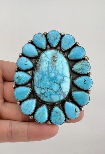 DARREN LIVINGSTON NAVAJO STERLING SILVER BIRDSEYE KINGMAN TURQUOISE RING -91.3G: MASSIVE DARREN LIVINGSTON Navajo Sterling Silver Birdseye Kingman Turquoise Ring -91.3g Ring Size: 10 - Can Be Resized Weight is 91.3 Grams on my scale Metal: Sterling Silver Face of The Ring is 3 1/4