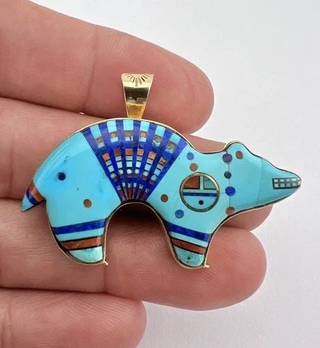 #1 VTG NAVAJO 14K YELLOW GOLD NATURAL MULTI GEMSTONE MICRO MOSAIC BEAR PENDANT: #1 VTG NAVAJO 14K YELLOW GOLD NATURAL MULTI GEMSTONE MICRO MOSAIC BEAR PENDANT #1 Vtg Navajo 14k Yellow Gold Natural Multi Gemstone Micro Mosaic Bear Pendant Size: 1 1/4" Tall With Bail By 1 7/8" Wide