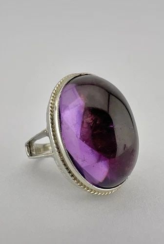 ANTIQUE ART DECO PLATINUM CABOCHON AMETHYST ENGRAVED RING (1 of 2)