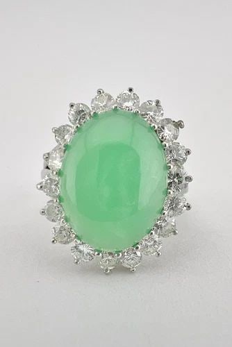 ANTIQUE 14K WHITE GOLD CABOCHON APPLE GREEN JADE & 1.50CT APRX DIAMOND HALO RING: ANTIQUE 14K WHITE GOLD CABOCHON APPLE GREEN JADE & 1.50CT APRX DIAMOND HALO RING Antique 14k White Gold Cabochon Apple Green Jade & 1.50ct Aprx Diamond Halo Ring Ring Size: 7 - Can Be Resized Metal: 1