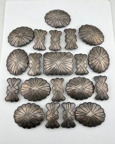 VTG BROKEN ARROW NAVAJO STERLING SILVER STAMPED DETAILED 20 CONCHO BELT 300.5G: VTG BROKEN ARROW NAVAJO STERLING SILVER STAMPED DETAILED 20 CONCHO BELT 300.5G Vtg BROKEN ARROW Navajo Sterling Silver Stamped Detailed 20 Concho Belt 300.5g Buckle Size: 2 1/4" Wide by Over 1 3/4" Ta