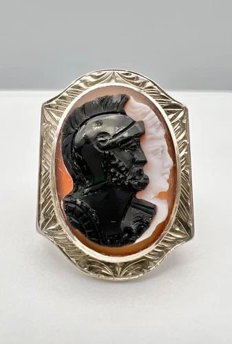 ANTIQUE 10K WHITE GOLD HARDSTONE AGATE DOUBLE CAMEO ENGRAVED MEN'S RING -16.3G: ANTIQUE 10K WHITE GOLD HARDSTONE AGATE DOUBLE CAMEO ENGRAVED MEN'S RING -16.3G Antique 10k White Gold Hardstone Agate Double Cameo Engraved Men's Ring -16.3g Size: 9 - Can be Resized With Out Damage W