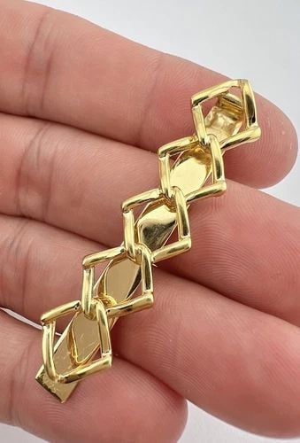 VINTAGE 1983 TIFFANY & CO 18K YELLOW GOLD CHAIN LINK STYLE TIE MONEY CLIP: Vintage 1983 Tiffany & Co 18k Yellow Gold Chain Link Style Tie Money Clip Size: 2 1/8" Wide By About 1/2" Tall Metal: 18k Yellow Gold Weight is 8.5 Grams on my scale Signed: 1983 - Tiffany & Co - 18k 