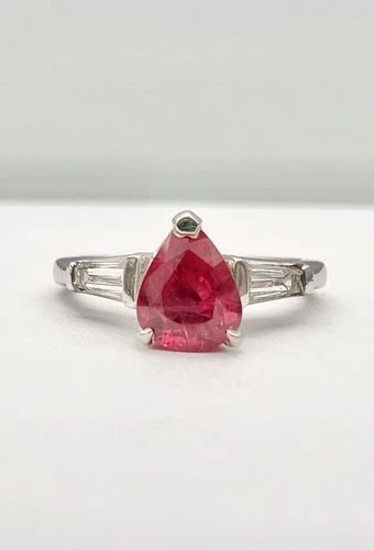 ANTIQUE ART DECO .85CT PEAR SHAPED BURMA RUBY & VS .20CT BAGUETTE DIAMOND RING: ANTIQUE ART DECO .85CT PEAR SHAPED BURMA RUBY & VS .20CT BAGUETTE DIAMOND RING Antique Art Deco .85ct Pear Shaped Burma Ruby & VS .20ct Baguette Diamond Ring Ring Size: 6.25 - Can Be Resized Metal: Pl