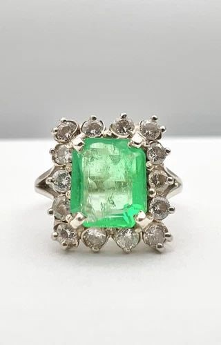 FINE 14K WHITE GOLD NATURAL 2.00CT COLUMBIAN EMERALD & .42CT DIAMOND HALLO RING: FINE 14K WHITE GOLD NATURAL 2.00CT COLUMBIAN EMERALD & .42CT DIAMOND HALLO RING Fine 14k White Gold Natural 2.00ct Columbian Emerald & .42ct Diamond Hallo Ring Size: 6.5- Can be Resized With Out Damag