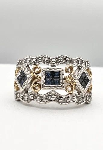 DESIGNER 18K WHITE YELLOW GOLD PRINCESS CUT SAPPHIRE & DIAMOND FILIGREE RING: DESIGNER 18K WHITE YELLOW GOLD PRINCESS CUT SAPPHIRE & DIAMOND FILIGREE RING Designer 18k White Yellow Gold Princess Cut Sapphire & Diamond Filigree Ring Size: 7.25 - Can be Resized Weight is 6.6 Gram