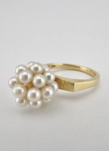 VINTAGE MIKIMOTO 18K YELLOW CULTURED AKOYA PEARL DISCO BALL CLUSTER RING: VINTAGE MIKIMOTO 18K YELLOW CULTURED AKOYA PEARL DISCO BALL CLUSTER RING Vintage Mikimoto 18k Yellow Cultured Akoya Pearl Disco Ball Cluster Ring Size: 6 - Can be Resized Weight is 5.8 Grams on my sca