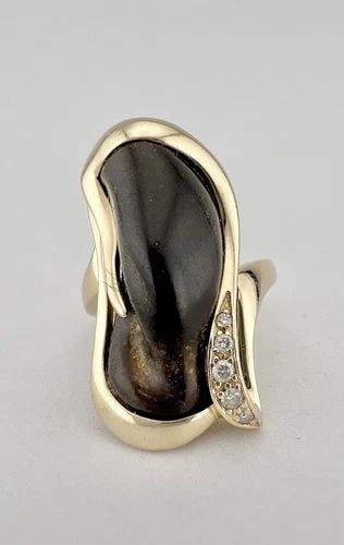 ANTIQUE CHINESE 14K YELLOW GOLD CARVED FREE FORM & DIAMOND RING - 12.8G: ANTIQUE CHINESE 14K YELLOW GOLD CARVED FREE FORM & DIAMOND RING - 12.8G Antique Chinese 14K Yellow Gold Carved Free Form & Diamond Ring - 12.8g Size: 9.75 - Can Be Resized Total Weight is 12.8 Grams o